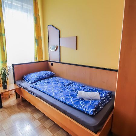 Cozy Rooms - U3 Hutteldorferstrasse ウィーン エクステリア 写真