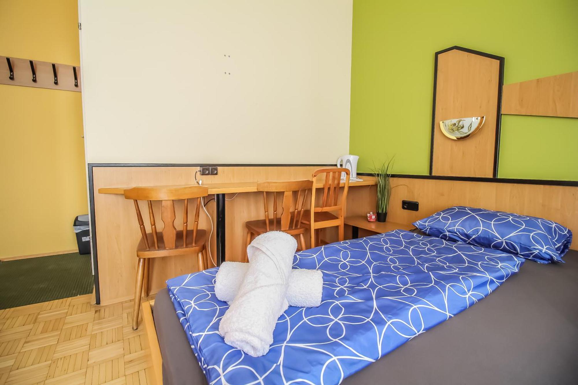 Cozy Rooms - U3 Hutteldorferstrasse ウィーン エクステリア 写真