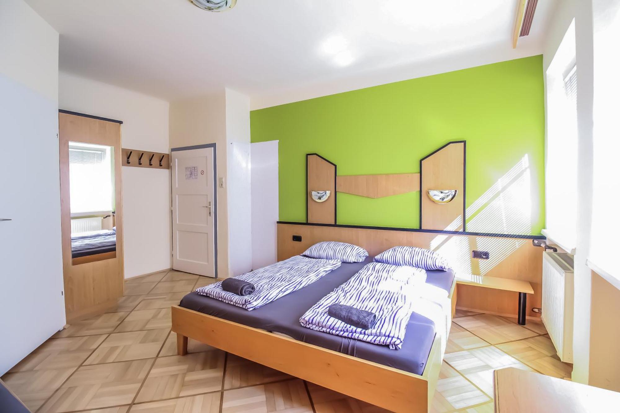 Cozy Rooms - U3 Hutteldorferstrasse ウィーン エクステリア 写真