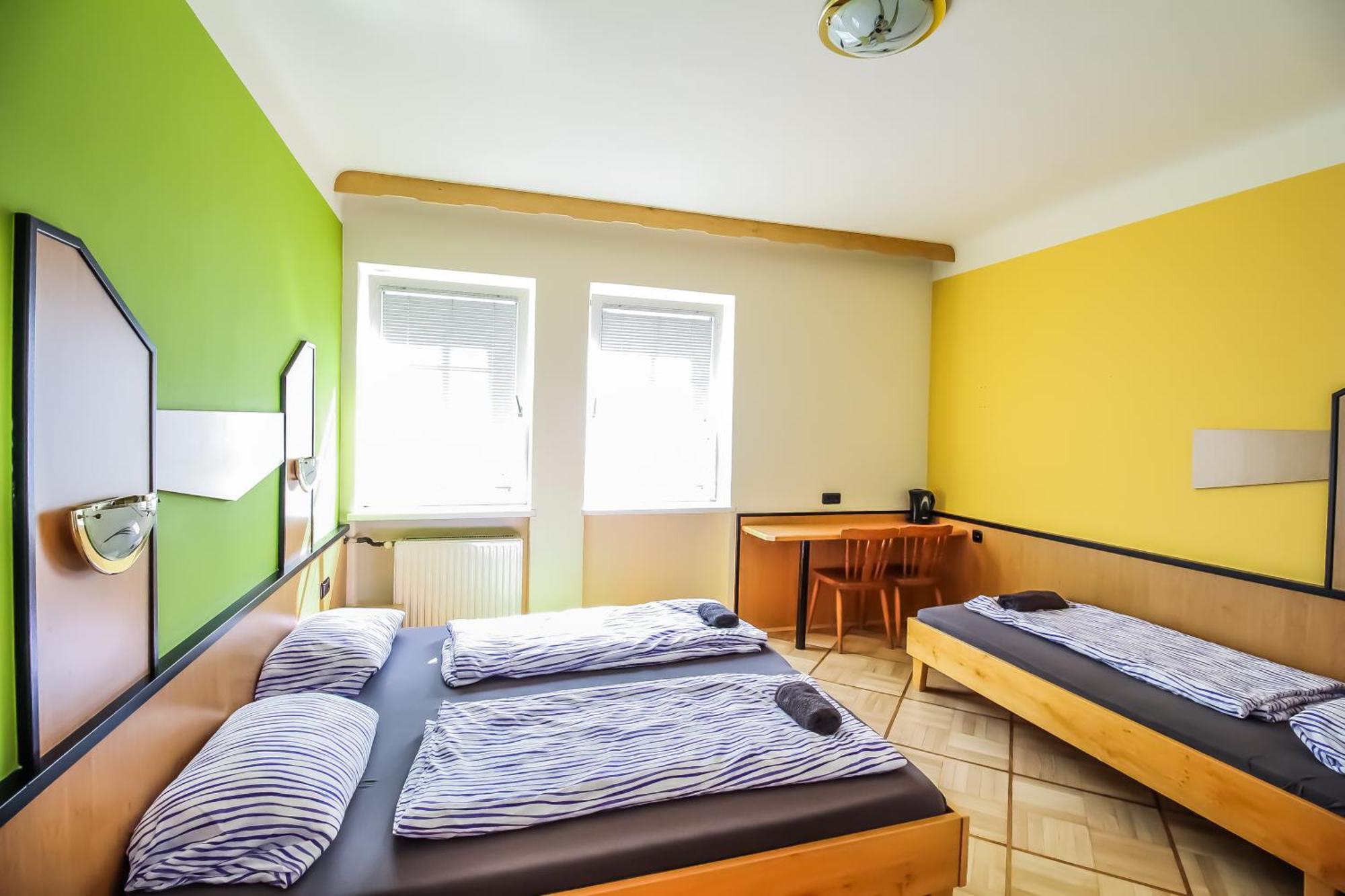 Cozy Rooms - U3 Hutteldorferstrasse ウィーン エクステリア 写真