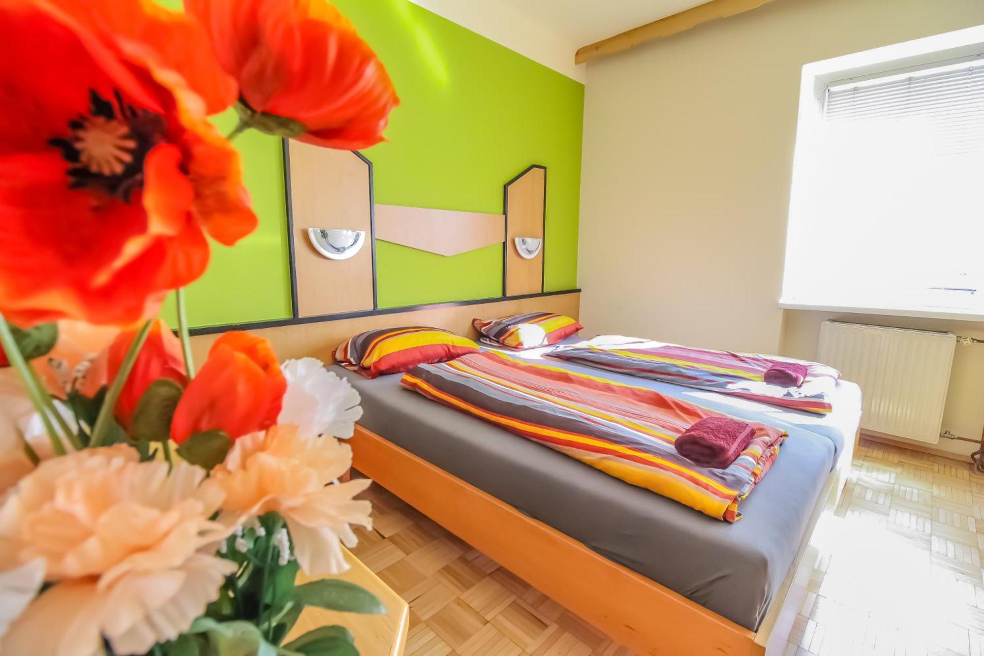 Cozy Rooms - U3 Hutteldorferstrasse ウィーン エクステリア 写真