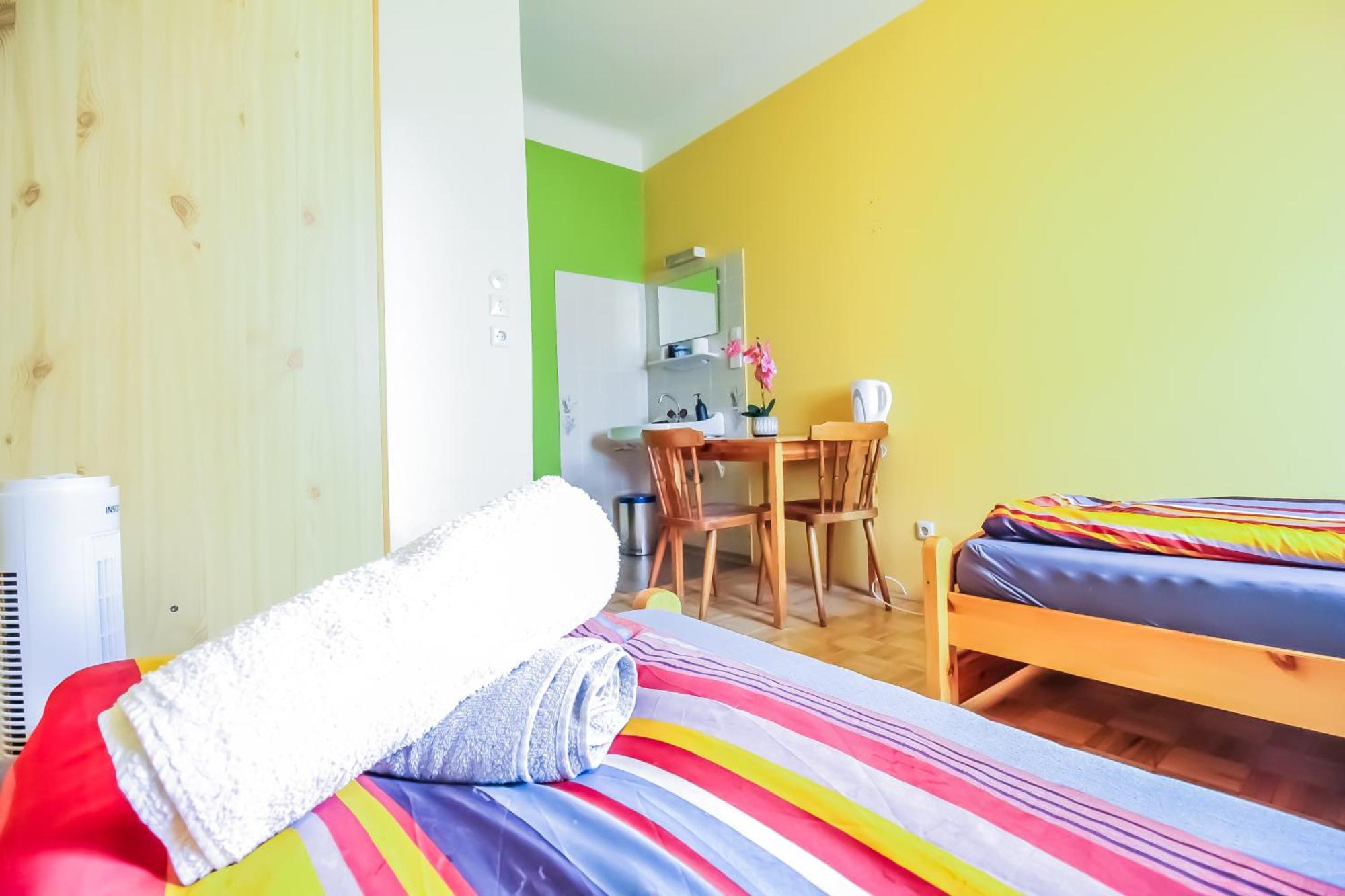 Cozy Rooms - U3 Hutteldorferstrasse ウィーン エクステリア 写真