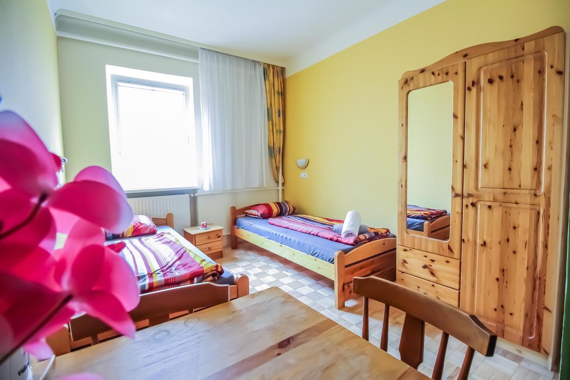 Cozy Rooms - U3 Hutteldorferstrasse ウィーン エクステリア 写真