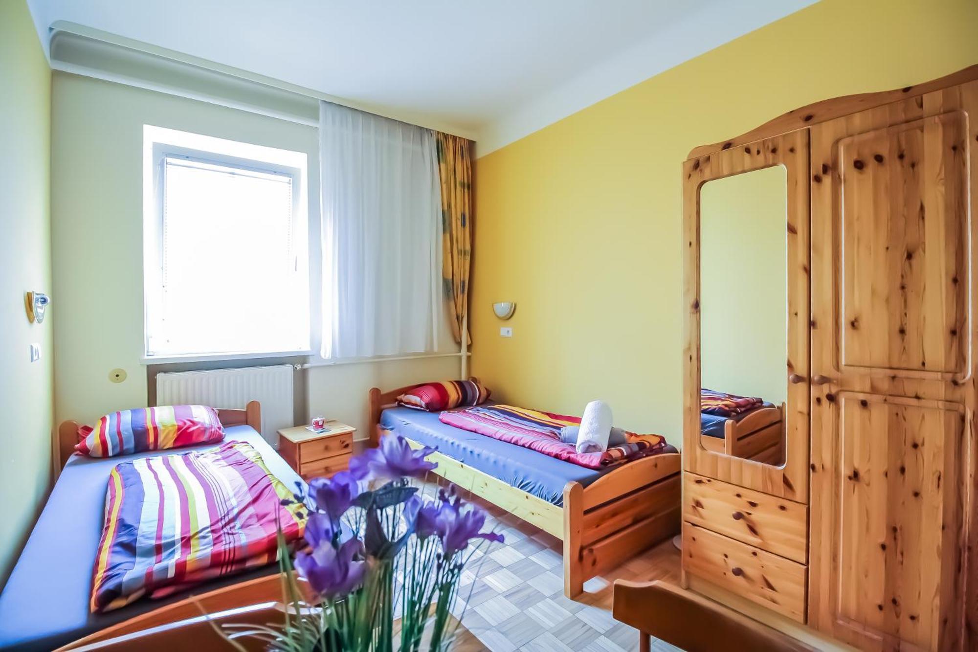 Cozy Rooms - U3 Hutteldorferstrasse ウィーン エクステリア 写真