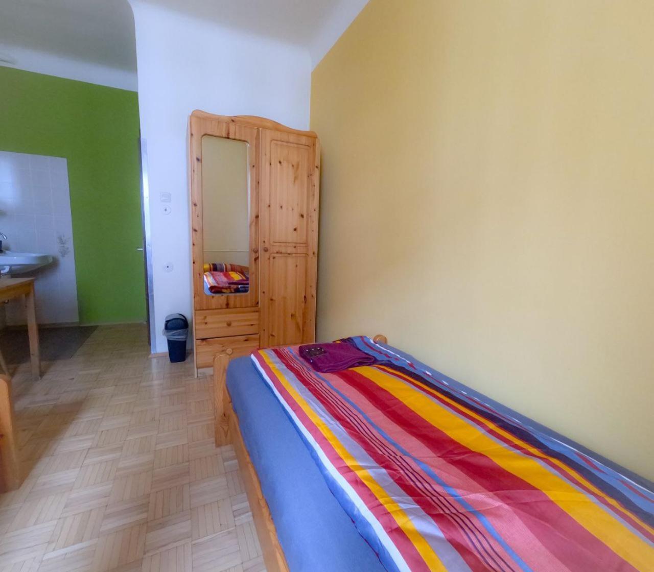 Cozy Rooms - U3 Hutteldorferstrasse ウィーン エクステリア 写真