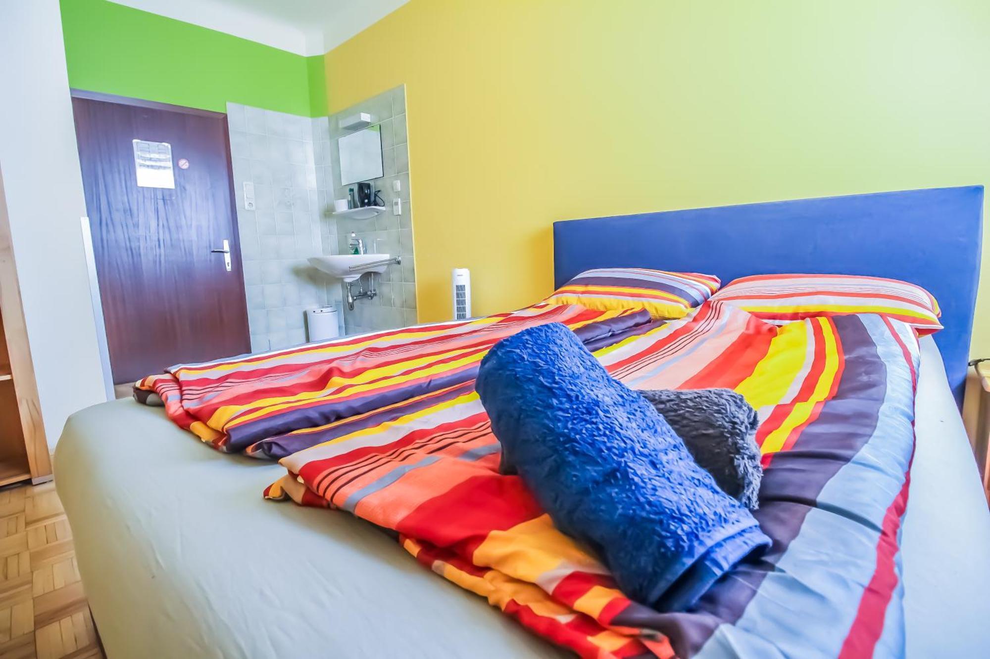 Cozy Rooms - U3 Hutteldorferstrasse ウィーン エクステリア 写真