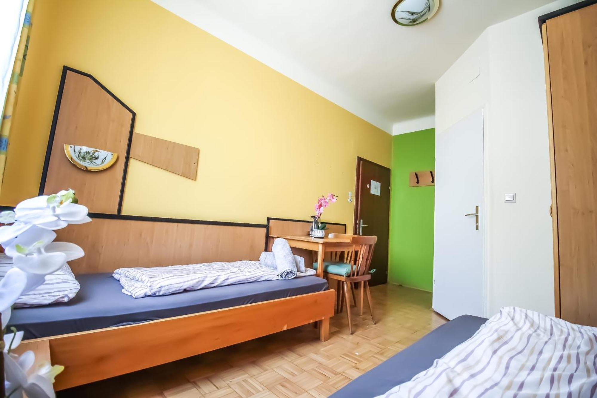 Cozy Rooms - U3 Hutteldorferstrasse ウィーン エクステリア 写真
