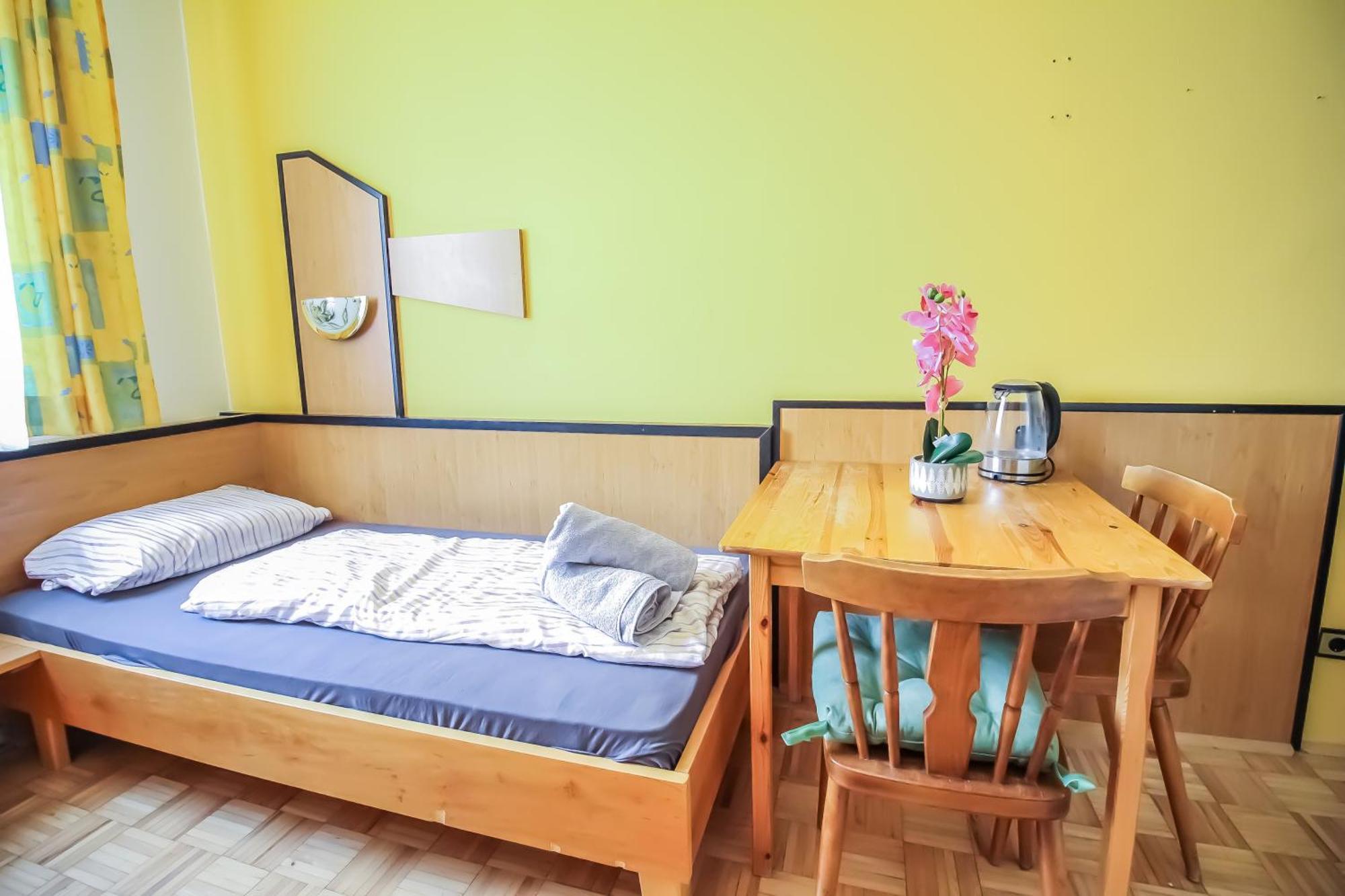 Cozy Rooms - U3 Hutteldorferstrasse ウィーン エクステリア 写真